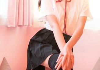 Feilin嗲囡囡 - 私房照里的娜依灵儿，穿着牛仔裤的那种随性，舒服得恰到好处。