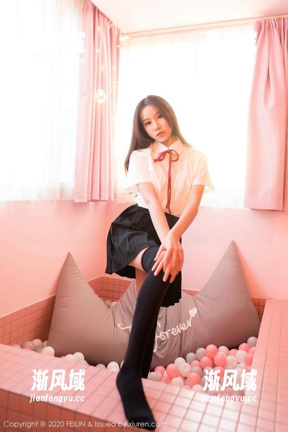 Feilin嗲囡囡 - 私房照里的娜依灵儿，穿着牛仔裤的那种随性，舒服得恰到好处。