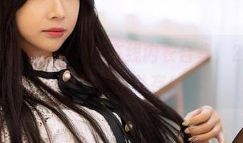 Habin夏彬(하빈)的在线内衣合集，2套的简约与魅惑并存！