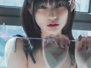 Hizzy(히지)让短裙活了，分享那些我不会说的，默默藏在布料里的小情愫。