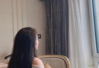 微密圈 - 不同以往的MIYA，御姐风在精选写真中慢慢成型，让人心中泛起点小波澜。