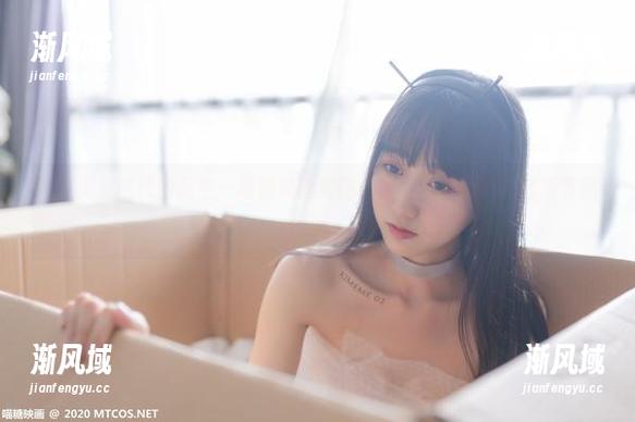 短发美女世代的诞生—喵糖映画美图合集，慵懒像是在音乐节跳摇摆。
