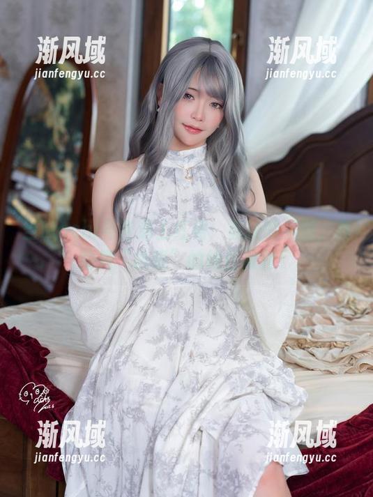 当Machi马吉遇上红裙：私拍的美图，真的是“抢眼”的绝佳教材！