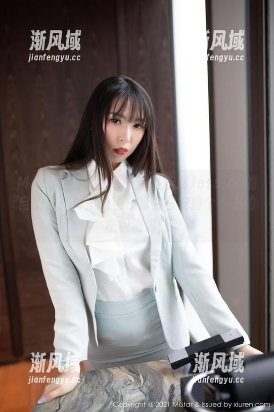 MiStar魅妍社-赵欢颜Jessica MiStar魅妍社 - 一张赵欢颜Jessica的自拍,图片里她正打算为它安排个小小的庆祝派对!