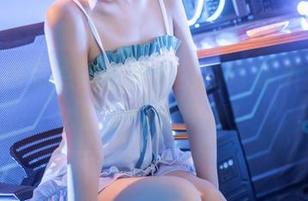 Quan冉有点饿在芙洛伦的写真集里：一边欣赏一边犯馋！