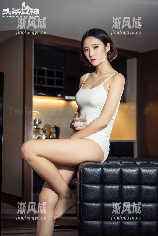 TouTiao头条女神 - 萌琪琪泳池全集：水中舞者还是水怪？你来评评！