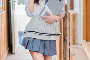 Xiuren秀人网 - CherryBlessU的丝袜围猎：精选哪些姿势让人停不下眼