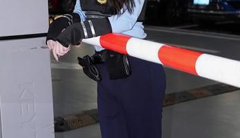 Xiuren秀人网 - 跟叶梦轩学游泳：最新写真集，不小心喝了太多泳池水的囧事！