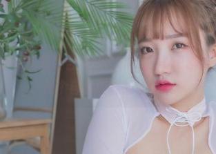 yeeun孙乐乐最新合集的PLAYGAMESOLO，完全是个自我陶醉的频道。