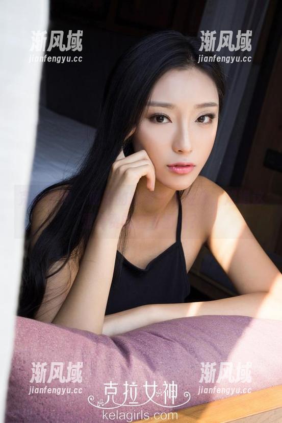 克拉女神-珊珊 克拉女神 - 珊珊的短裤令人注意,难道这是免费的走秀图片?