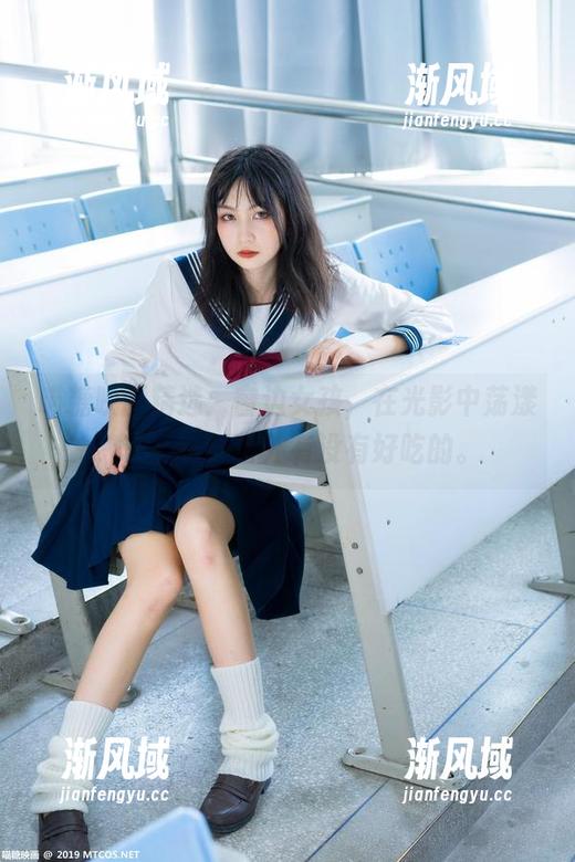 喵糖映画 喵糖映画精选:窗边女孩,在光影中荡漾,真想问她窗外有没有好吃的。