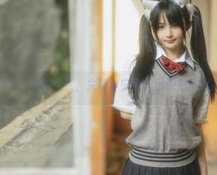 最新草莓少女，美图来袭，失眠小宁在自己的超市里抓草莓了！