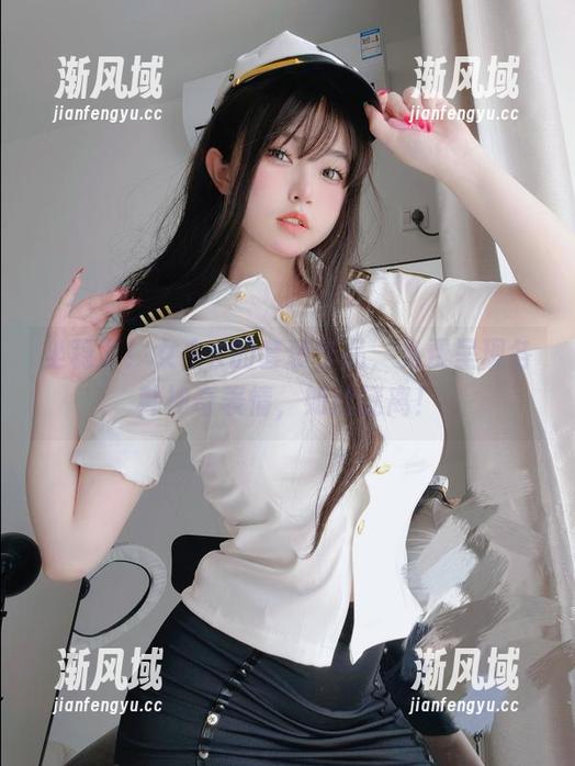 坐稳了！女主K的套装作品，免费呈现各种神奇表情，如此迷离！