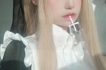 免费套图来临！看女主K家妹纸的害羞潜力，太有趣了。