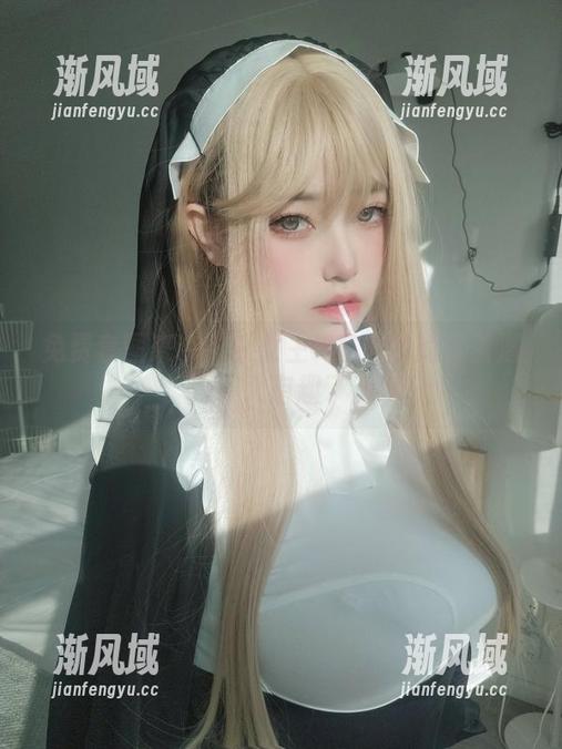 免费套图来临！看女主K家妹纸的害羞潜力，太有趣了。