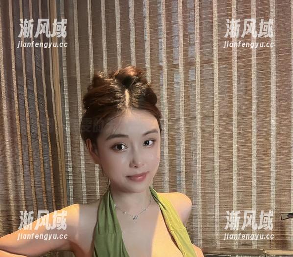 微密圈 - 奶雯的天台合集，看来今天天气不错啊