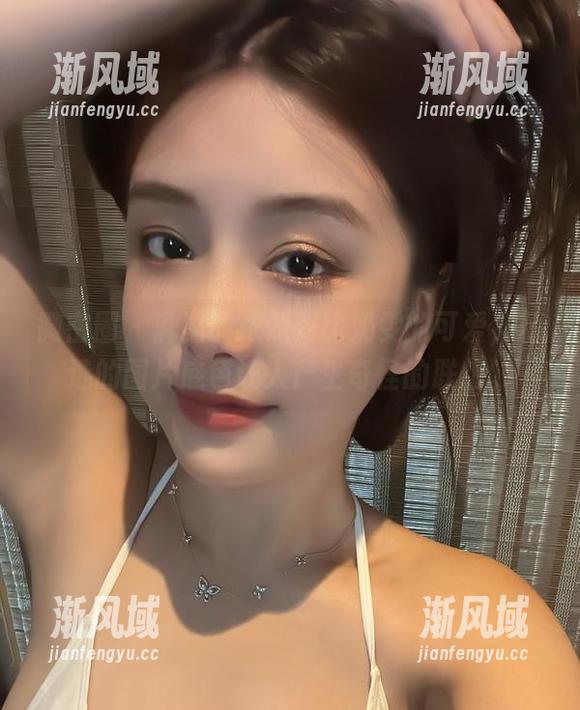 微密圈 - 乳酪的浓烈对比奶雯的可爱，精选的图片底色让人产生奇怪的联想。
