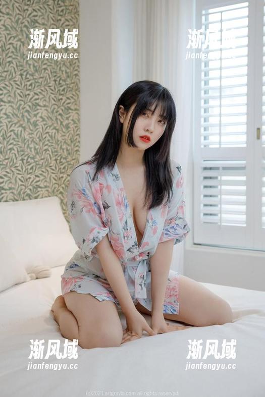 噢，宋哈娜(송하나)的护士风，居然cos得如此迷人，图片完全不血腥，反而扑面而来的萌。