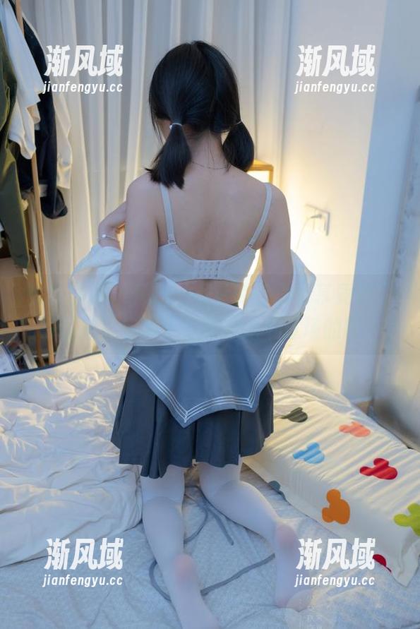 少女秩序 - 拜托，小鱼的日常分享竟成了写真集！我本来只是想走个过场的呢。