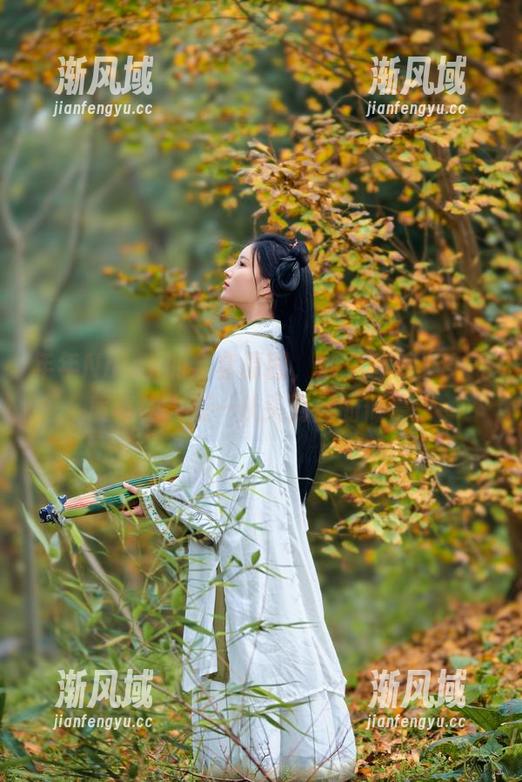 年年Nnian的全套原图，那个喵系少女气质真让人想…从头到尾的倾慕。