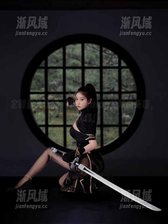 定制你的红裙，年年Nnian的写真来啦，别犹豫！