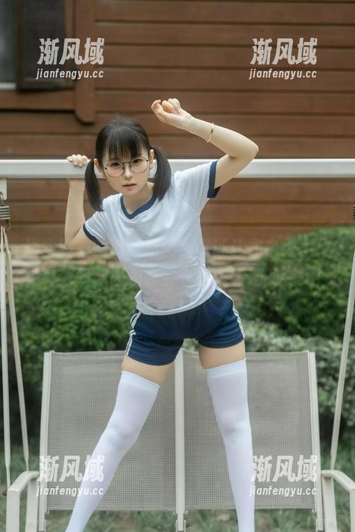 幼水铃衣 幼水铃衣的瑜伽原图,保证让你白天工作更有效率,因为你会一直想着她的姿势!