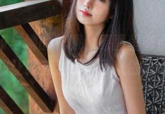 念雪ww与她的礼服，原图里有点温柔，套图却让我充满了不可以的联想……