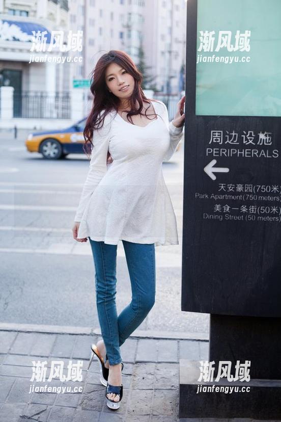 推女郎 - 误打误撞？李丽莎的白衬衫原图让我多看了几眼