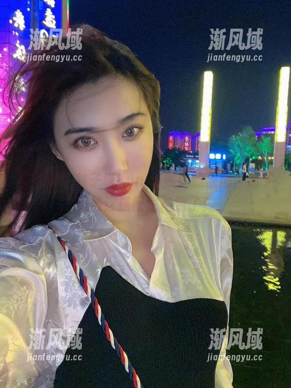 林子喵Lynne 微密圈 - 林子喵Lynne黑丝的原图,结果我被这搭配惊艳到了!