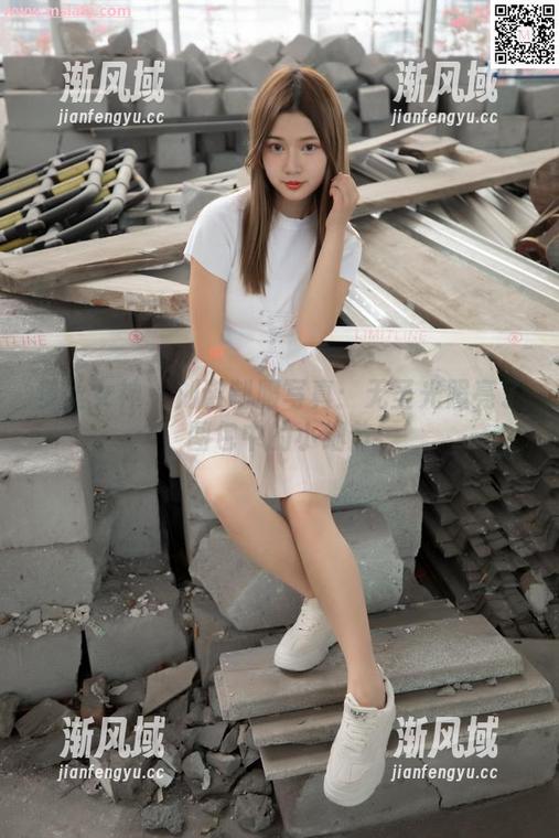 梦丝女神-刘诺 梦丝女神 - 刘诺制服写真:无圣光照亮了图包中的小细节