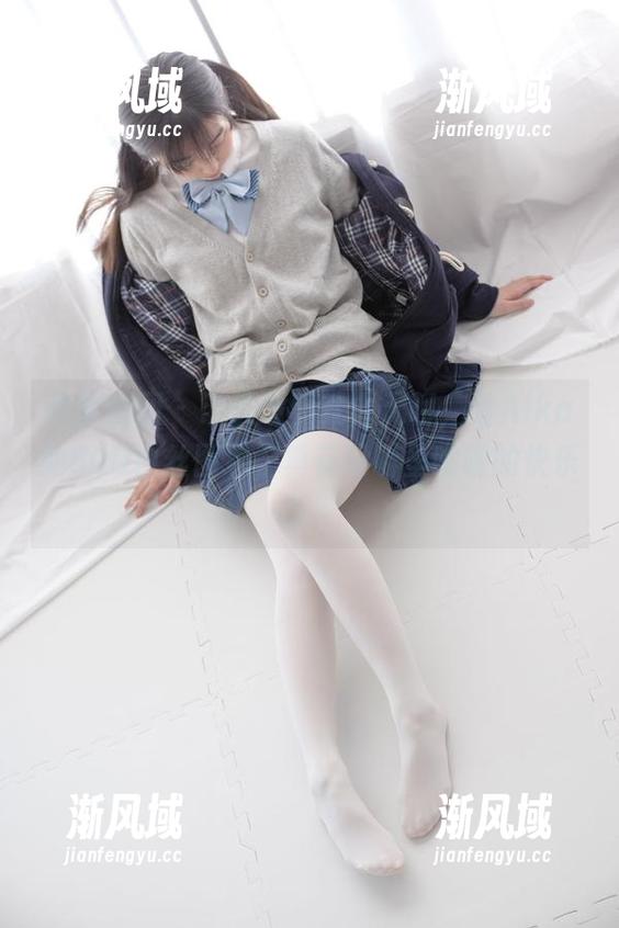 森萝财团-Aika 森萝财团 - 谁说没事就要无聊,看Aika的80D白丝图包,真有股噼里啪啦的快乐感!