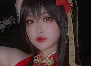 椒妮佐仁的奇幻制服：写真集和资源的碰撞