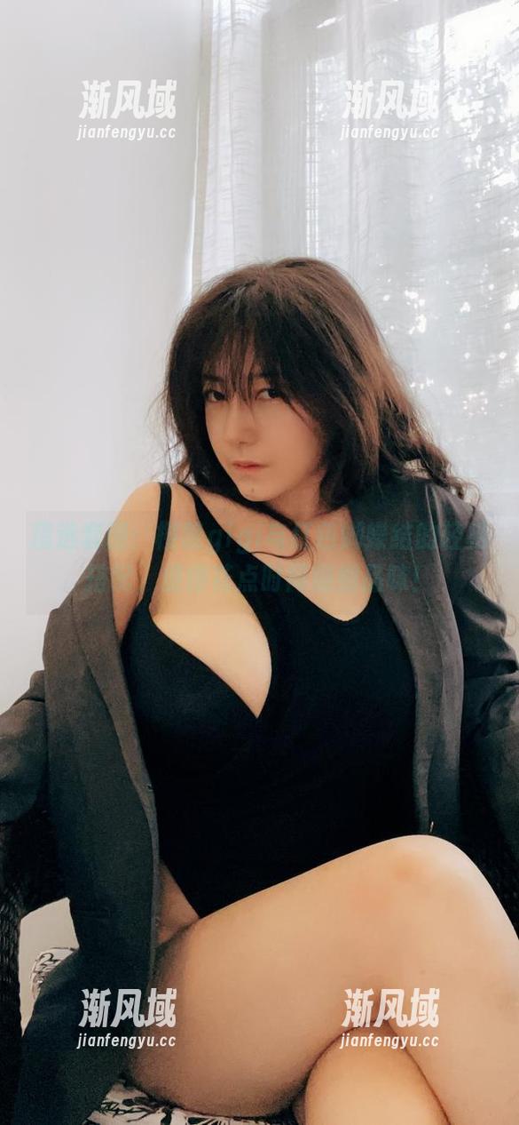 精选套图：樱晚gigi与红色蝴蝶结的轻松搭配，值得花点时间细细品味！