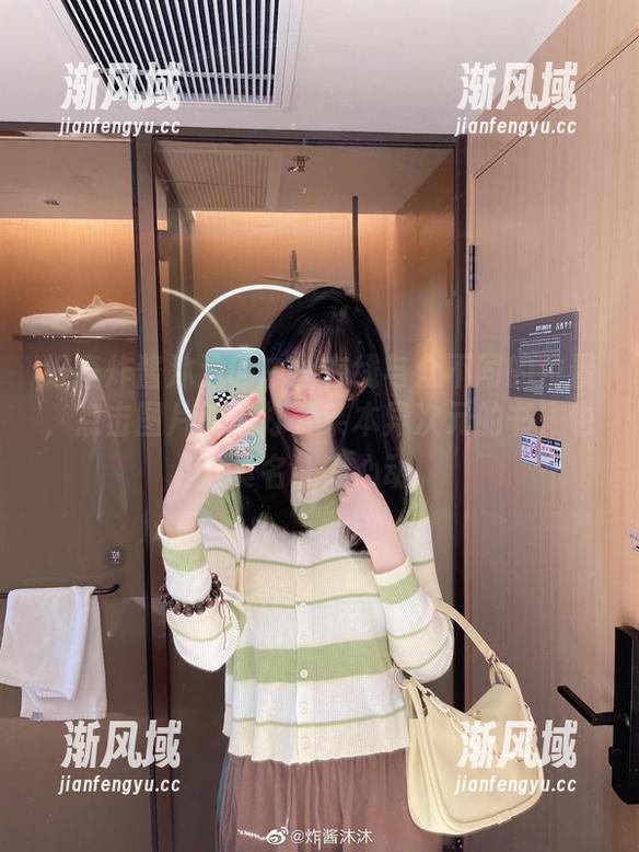 炸酱沐沐 好奇炸酱沐沐的白丝在线与众不同的位置,点击图片就像打开某本异次元的书,也是莫名让人心动。