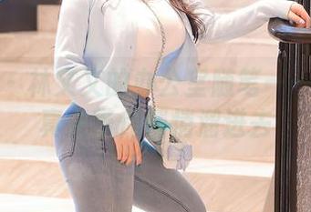 秀人网 - 林文文的办公室随笔——精选写真集带你悄悄溜进去