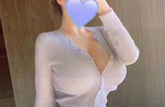 微密圈 - 私拍：红色、童小芯还有我，三者之间的微妙关系。