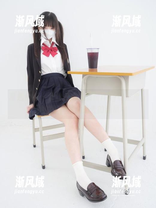 紧急企划 - 蕾丝是小奶糕Milky的主角，她的照片里全是爱的暗示