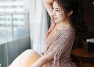 美媛馆 - 唐琪儿Beauty在户外，高清画质里的每一处细节都像在说悄悄话。