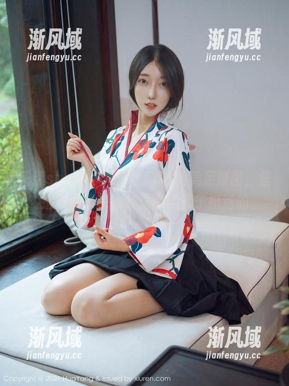 花漾show-尤妮丝Egg 花漾show - 尤妮丝Egg的美足原图,居然是假期福利,我觉得她脑子挺活的。