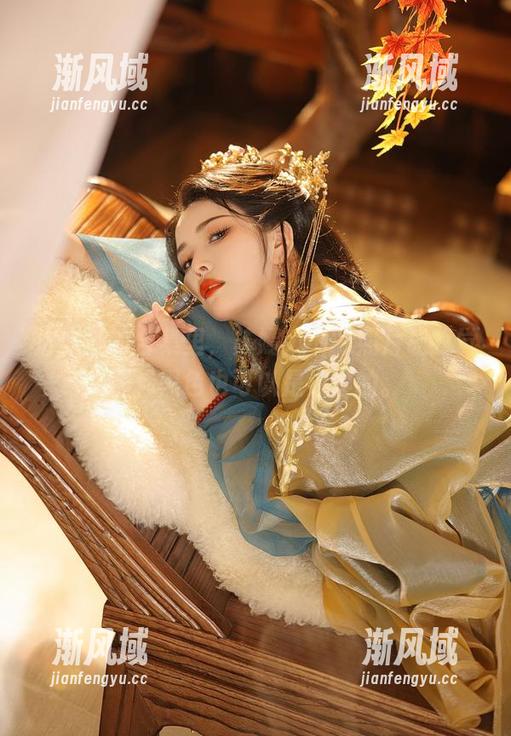 苏嫣qvq 这黑色的合集里,苏嫣qvq的照片让我觉得,黑色也可以是温柔的。