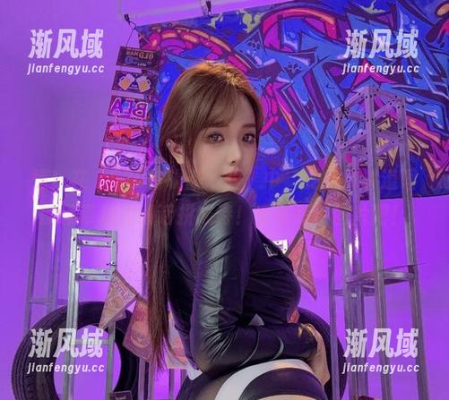 雯妹不讲道理 惊!在“520特辑豪华版”中,雯妹不讲道理的吊带袜和情话拼成诗!查看高清图片吧!