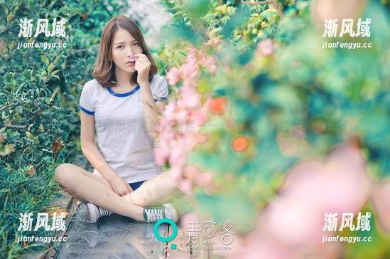 青豆客 - 赵伊彤和她的高跟鞋——点这里，图包下载随便拿